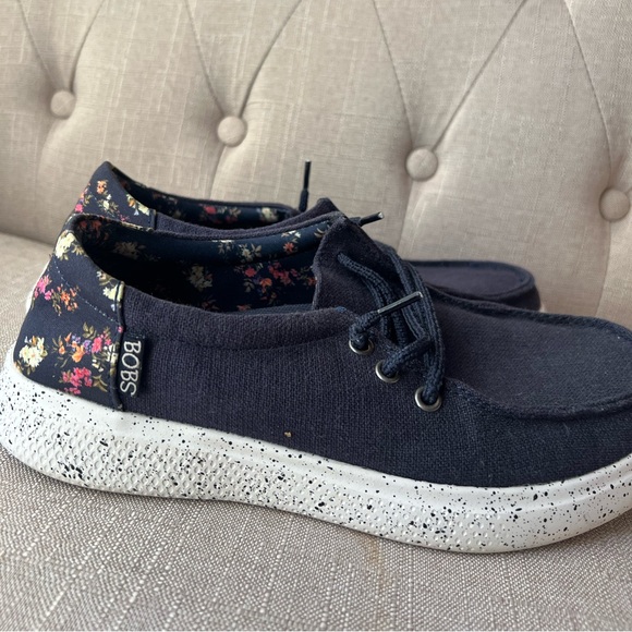 Size 7 Bobs Skipper Laurel Oak floral navy slip on memory foam shoes - Picture 2 of 9